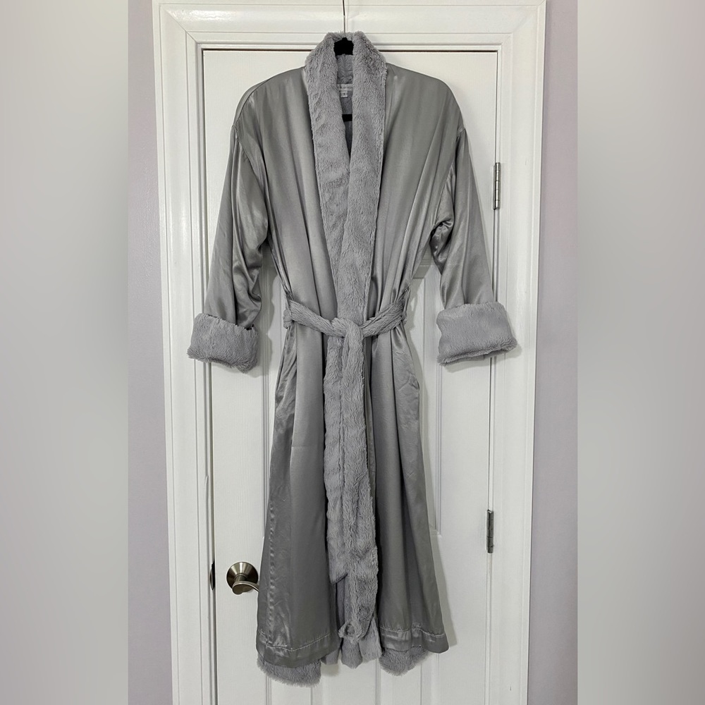Giraffe at Home Luxe Satin Robe